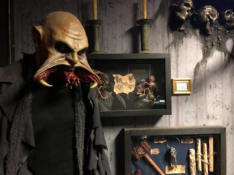 Sinister Tombs Haunted House Reviews - Eastview, KY