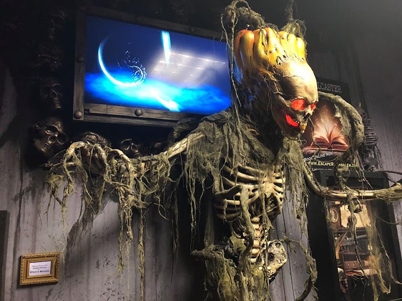 Sinister Tombs Haunted House Reviews - Eastview, KY