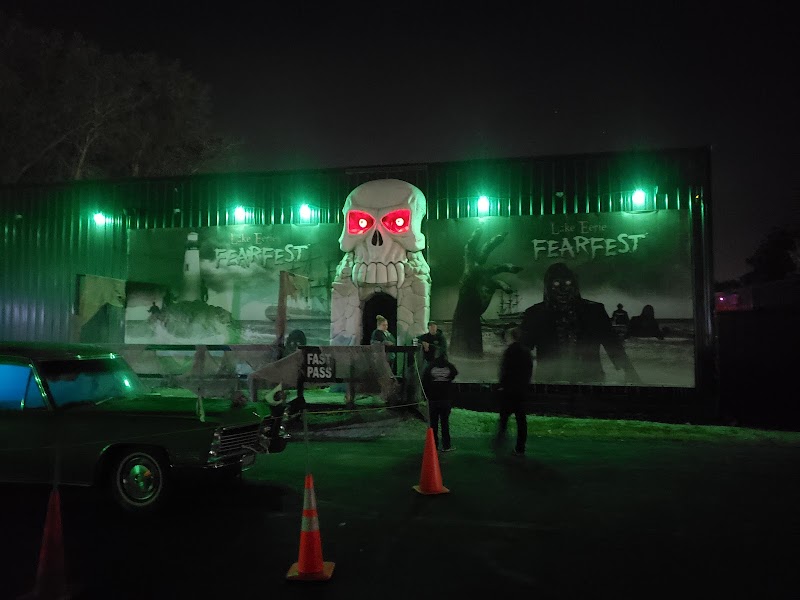 Ghostly Manor Thrill Center - Lake EERIE Fearfest