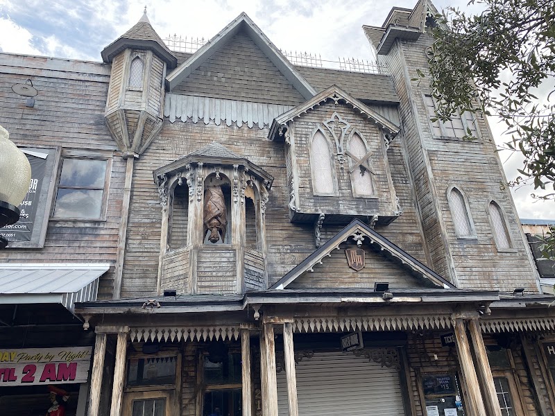 Mortem Manor